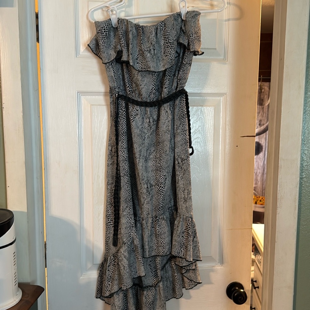 Women’s strapless dress